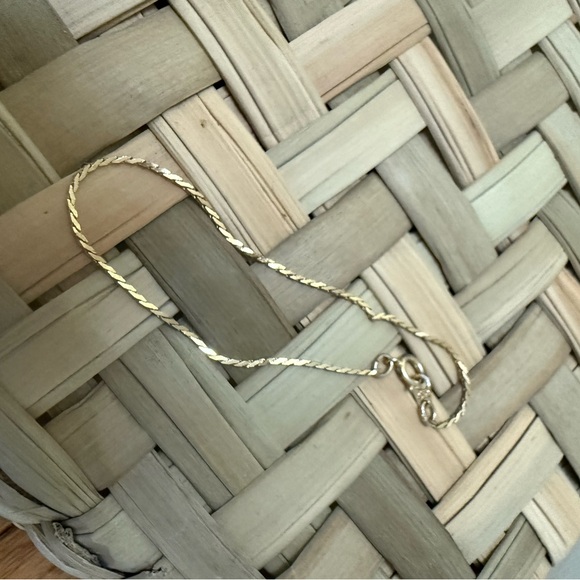 Gold Chain Bracelet - Picture 2 of 3